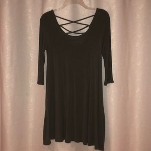 Green 3/4th sleeve criss-cross back dress